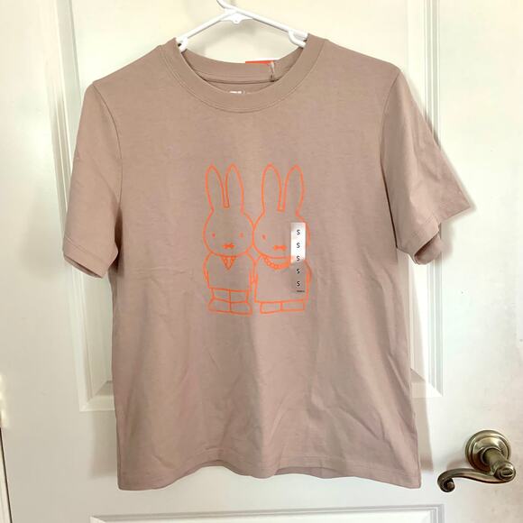 Uniqlo Miffy Mom Dad UT Graphic T-Shirt in Beige - Picture 6 of 13